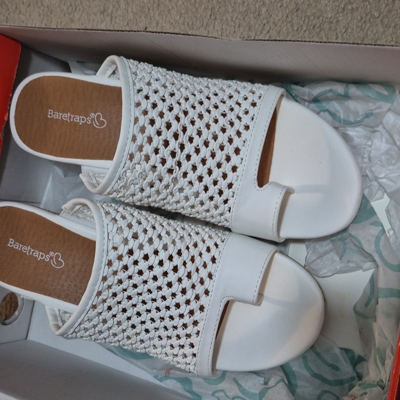 BareTraps Women's White Woven Sandals - Picture 1 of 6